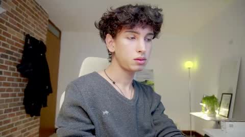 Snapshot of boream_ chatting on 10-31-25, 01:34 Bream online show from 10-31-25, 01:34