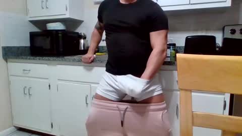 Snapshot of bosslife505050 chatting on 02-08-25, 11:45 The Italian Boss online show from 02-08-25, 11:45