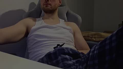 Snapshot of bottomtsinner chatting on 02-13-26, 11:23 bottomtsinner online show from 02-13-26, 11:23