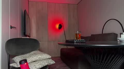 Snapshot of bowtorina chatting on 01-19-26, 04:11 Brat and Confident Real Femdon Not for everyone online show from 01-19-26, 04:11