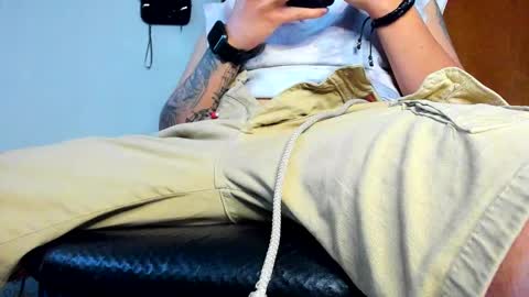 Snapshot of boy_trans chatting on 10-01-25, 06:19 Edward ftm trans queerslave online show from 10-01-25, 06:19