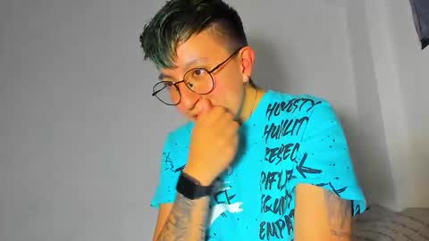 Snapshot of boy_trans chatting on 12-17-25, 02:17 Edward ftm trans queerslave online show from 12-17-25, 02:17