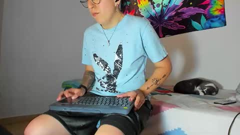 Snapshot of boy_trans chatting on 12-22-25, 03:20 Edward ftm trans queerslave online show from 12-22-25, 03:20