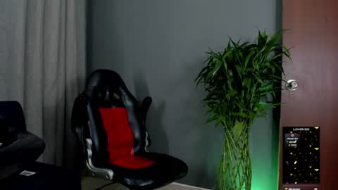 Snapshot of boyc02_ chatting on 07-29-26, 12:20 boyc02_ online show from 07-29-26, 12:20