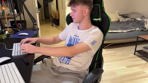 Snapshot of boykik chatting on 12-14-24, 10:50 Eddie online show from 12-14-24, 10:50