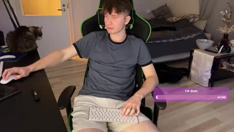 Snapshot of boykik chatting on 12-29-24, 01:45 Eddie online show from 12-29-24, 01:45