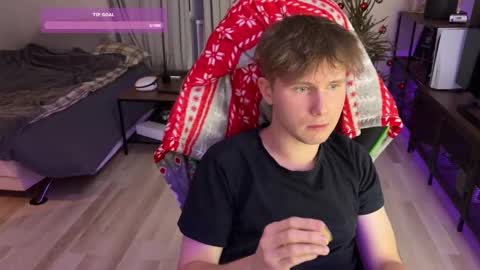 Snapshot of boykik chatting on 01-05-25, 11:22 Eddie online show from 01-05-25, 11:22