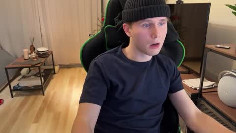 Snapshot of boykik chatting on 01-13-25, 08:26 Eddie online show from 01-13-25, 08:26