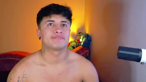 Snapshot of boylatin_777 chatting on 07-24-26, 06:44 miguel online show from 07-24-26, 06:44