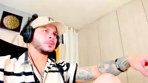 Snapshot of boyxxsexx69 chatting on 11-06-25, 02:56 Mateo online show from 11-06-25, 02:56