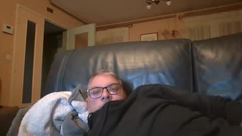 Snapshot of bozo81 chatting on 09-20-25, 05:25 bozo81 online show from 09-20-25, 05:25