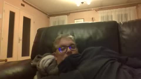 Snapshot of bozo81 chatting on 10-15-25, 05:13 bozo81 online show from 10-15-25, 05:13