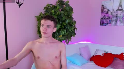 Snapshot of brad_myles chatting on 10-05-25, 03:43 Brad online show from 10-05-25, 03:43