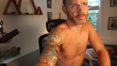 Snapshot of bradbronton chatting on 08-05-26, 11:46 BradBronton online show from 08-05-26, 11:46