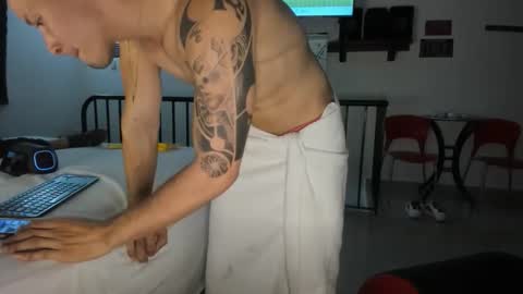 Snapshot of branfonhot chatting on 09-10-25, 12:43 Instagram twitter BRAN LOPEZ online show from 09-10-25, 12:43
