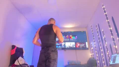 Snapshot of branfonhot chatting on 10-17-25, 09:34 Instagram twitter BRAN LOPEZ online show from 10-17-25, 09:34