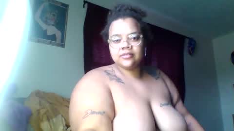 Snapshot of brattybee200 chatting on 10-26-25, 04:35 brattybee200 online show from 10-26-25, 04:35