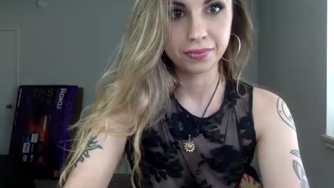 Snapshot of brattylittlemimi chatting on 07-25-26, 02:58 Mimi Noire online show from 07-25-26, 02:58