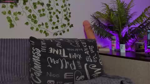 Snapshot of bravomaestro chatting on 11-23-25, 10:15 Johny Bravo online show from 11-23-25, 10:15