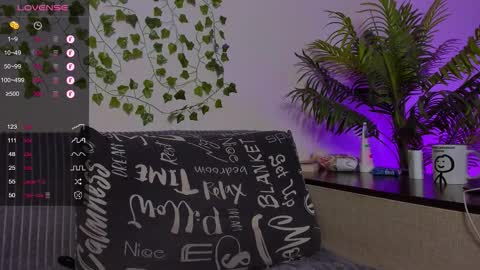 Snapshot of bravomaestro chatting on 12-05-25, 06:04 Johny Bravo online show from 12-05-25, 06:04