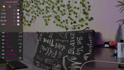 Snapshot of bravomaestro chatting on 12-16-25, 01:05 Johny Bravo online show from 12-16-25, 01:05