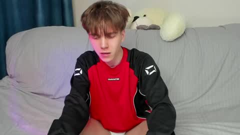 Snapshot of braxiboy chatting on 12-22-24, 05:21 Brax online show from 12-22-24, 05:21