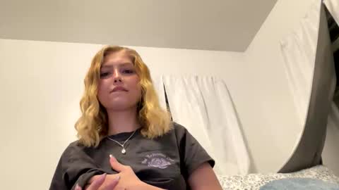 Snapshot of breezyxlove chatting on 04-16-26, 02:23 Breezyxlove online show from 04-16-26, 02:23