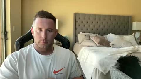 Snapshot of brettmycles chatting on 01-16-25, 06:37 Brett Mycles online show from 01-16-25, 06:37