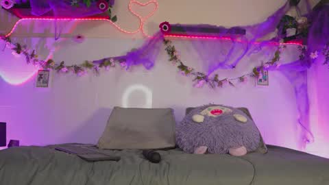 Bri cullen online show from 10-14-25, 02:56