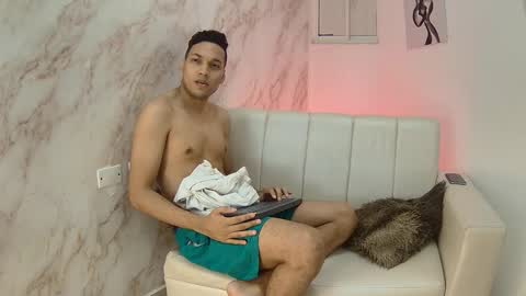 Snapshot of briam_dunkan chatting on 04-08-26, 01:22 briam_dunkan online show from 04-08-26, 01:22