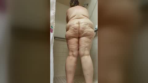 Snapshot of briebaby88 chatting on 06-19-26, 03:55 Leela Marie xo online show from 06-19-26, 03:55