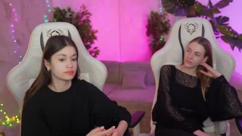 Snapshot of bright_diamonds_054 chatting on 02-13-25, 02:42 Diamonds Girls online show from 02-13-25, 02:42