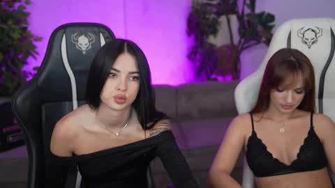 Snapshot of bright_diamonds_054 chatting on 10-09-25, 08:01 Diamonds Girls online show from 10-09-25, 08:01