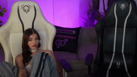 Diamonds Girls online show from 11-27-25, 09:50