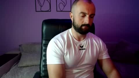 brindlefly69 online show from 06-20-26, 03:37