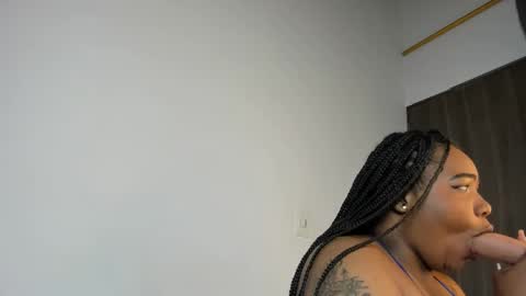 Snapshot of brionygip chatting on 09-11-25, 12:27 ANGIE online show from 09-11-25, 12:27