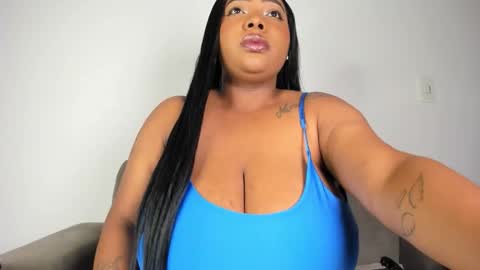 Snapshot of brionygip chatting on 11-11-25, 12:27 ANGIE online show from 11-11-25, 12:27