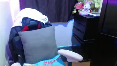 Snapshot of britannysexxy chatting on 02-25-25, 05:30 scarleth follow mee 3 kis online show from 02-25-25, 05:30