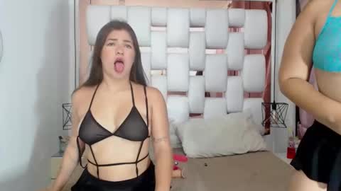 Snapshot of britanyandmelany chatting on 09-09-25, 02:49 BritanyANDmelany online show from 09-09-25, 02:49