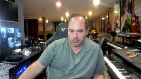 britarella9 online show from 11-18-25, 09:14