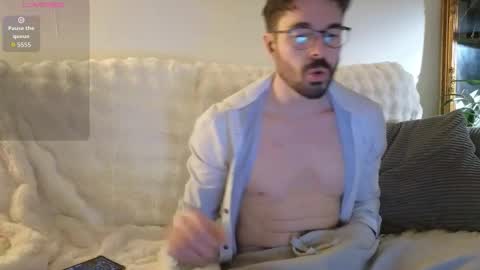 Snapshot of britishpoet chatting on 11-30-25, 08:02 Callum online show from 11-30-25, 08:02