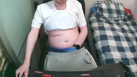 Snapshot of britishtom93 chatting on 05-14-26, 11:33 British Tom online show from 05-14-26, 11:33