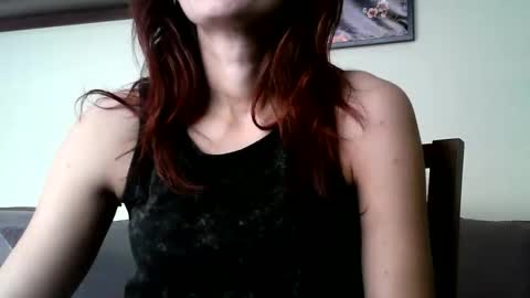 Snapshot of britneyamy chatting on 12-05-25, 10:35 Britney online show from 12-05-25, 10:35