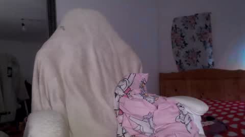 Britney online show from 04-24-26, 05:32