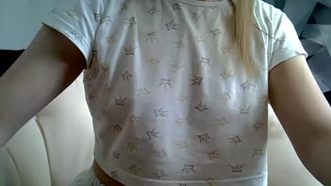 Snapshot of britneykittens chatting on 02-25-25, 08:47 BritneyKittens online show from 02-25-25, 08:47