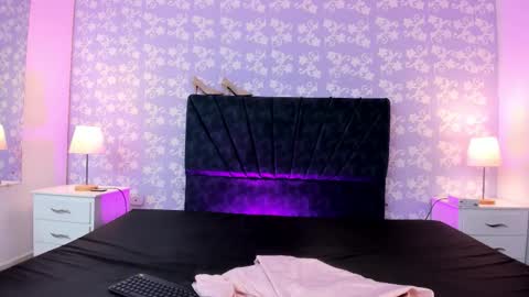 Snapshot of britneysweet_ chatting on 02-17-26, 04:09 BritneySweet online show from 02-17-26, 04:09