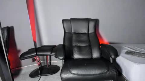 Snapshot of brockhurn_ chatting on 12-13-25, 11:10 brockhurn_ online show from 12-13-25, 11:10