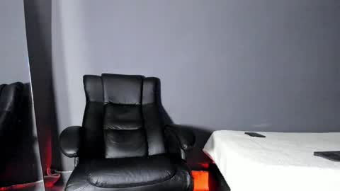 Snapshot of brockhurn_ chatting on 12-23-25, 01:36 brockhurn_ online show from 12-23-25, 01:36