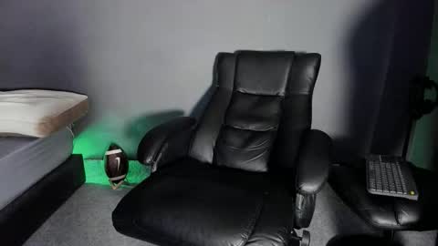 Snapshot of brockhurn_ chatting on 03-04-26, 02:17 brockhurn_ online show from 03-04-26, 02:17