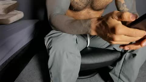 Snapshot of brockhurn_ chatting on 05-08-26, 01:33 brockhurn_ online show from 05-08-26, 01:33